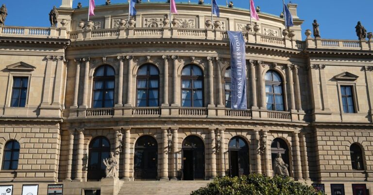 découvrez sarlat souvenirs, votre boutique incontournable pour des souvenirs authentiques et uniques de sarlat-la-canéda. emportez un bout de dordogne chez vous !