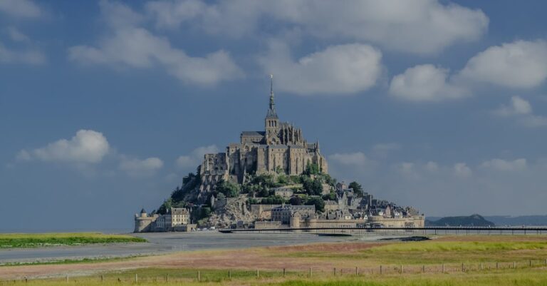 découvrez une sélection unique de souvenirs du mont saint-michel pour immortaliser votre visite et emporter un morceau de ce site emblématique chez vous.
