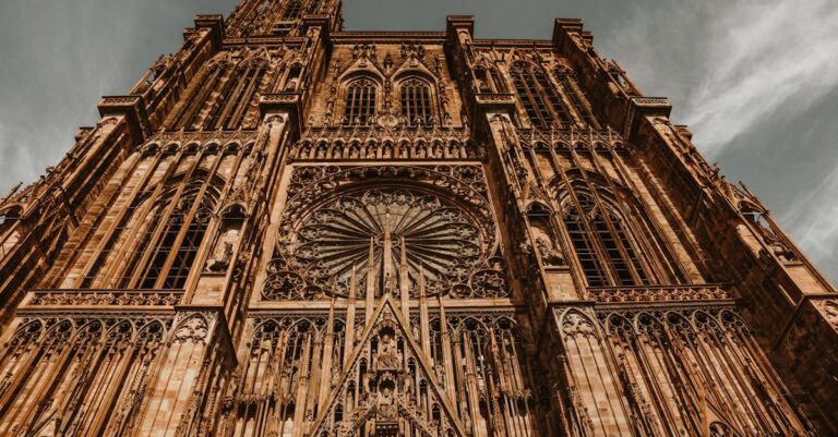 découvrez les spécialités d'alsace : saveurs authentiques, recettes traditionnelles et produits locaux uniques de cette région riche en culture gastronomique.