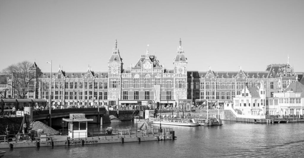 découvrez notre sélection de souvenirs beauté typiques d'amsterdam, parfaits pour ramener un morceau de charme néerlandais chez vous.