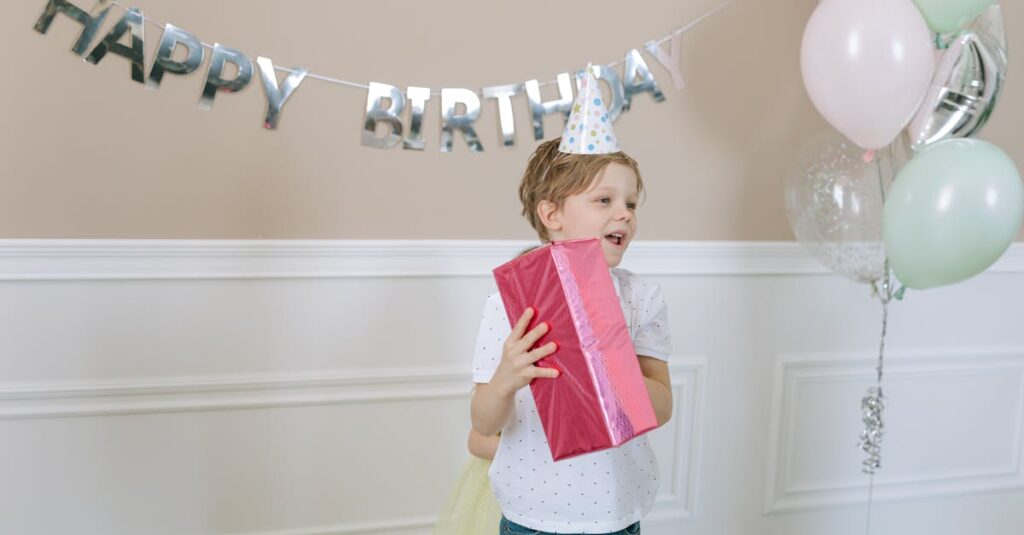 découvrez des idées cadeaux d'anniversaire originales et adaptées pour vos collègues, parfaites pour renforcer les liens professionnels et faire plaisir au bureau.