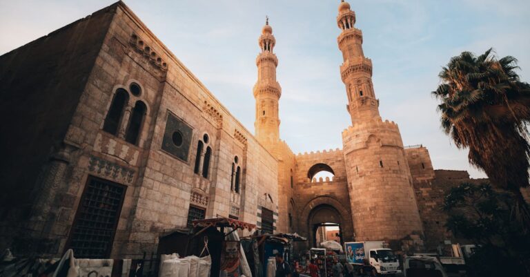 découvrez notre sélection de souvenirs égyptiens authentiques, parfaits pour revivre la magie de l'égypte et offrir un cadeau unique.