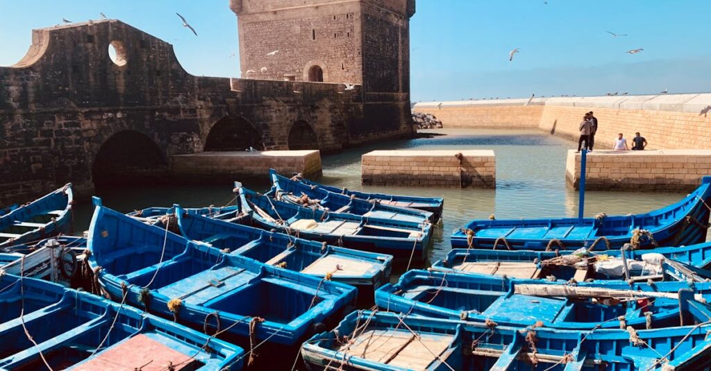 découvrez les souvenirs authentiques d'essaouira, entre sable doré, artisanat traditionnel et ambiance maritime unique.