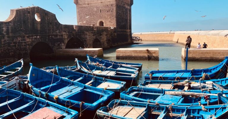 découvrez les souvenirs authentiques d'essaouira, entre sable doré, artisanat traditionnel et ambiance maritime unique.