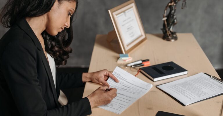 découvrez les différents statuts juridiques d'entreprise pour choisir la structure adaptée à votre activité et optimiser votre développement.