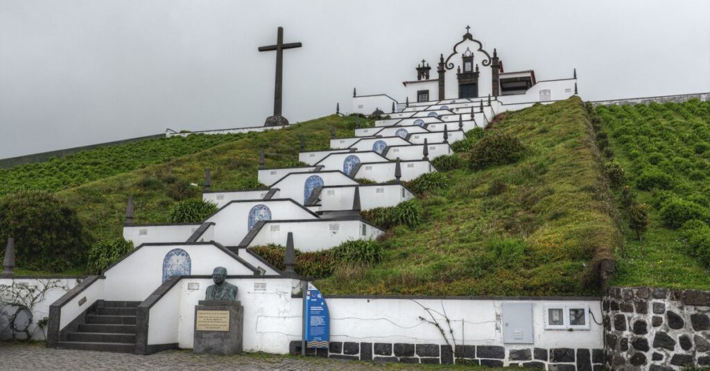 découvrez une sélection unique de souvenirs des açores pour revivre la beauté et la culture de cet archipel portugais.