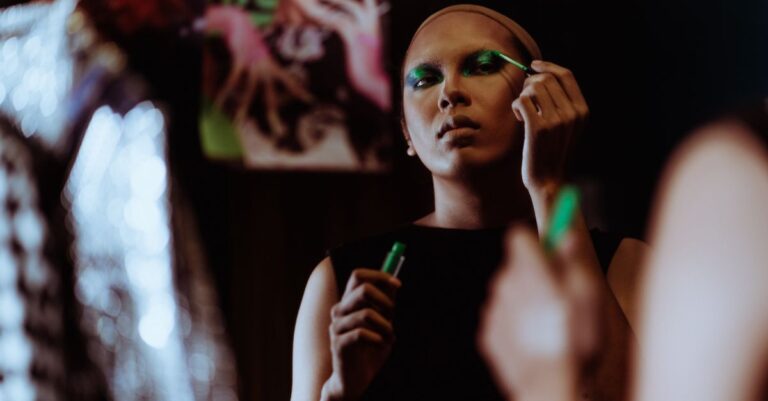 découvrez notre gamme exclusive de cosmétiques pour sublimer votre beauté naturelle avec des produits innovants et de qualité.