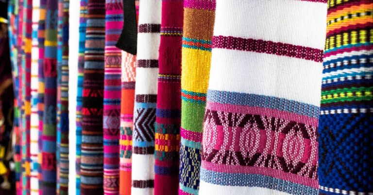 découvrez les souvenirs authentiques du guatemala, de l'artisanat traditionnel aux objets typiques, pour garder un morceau de ce pays riche en culture.