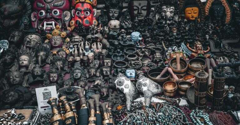 découvrez une sélection unique de souvenirs du népal, alliant artisanat traditionnel et richesses culturelles pour garder un morceau de ce pays fascinant.