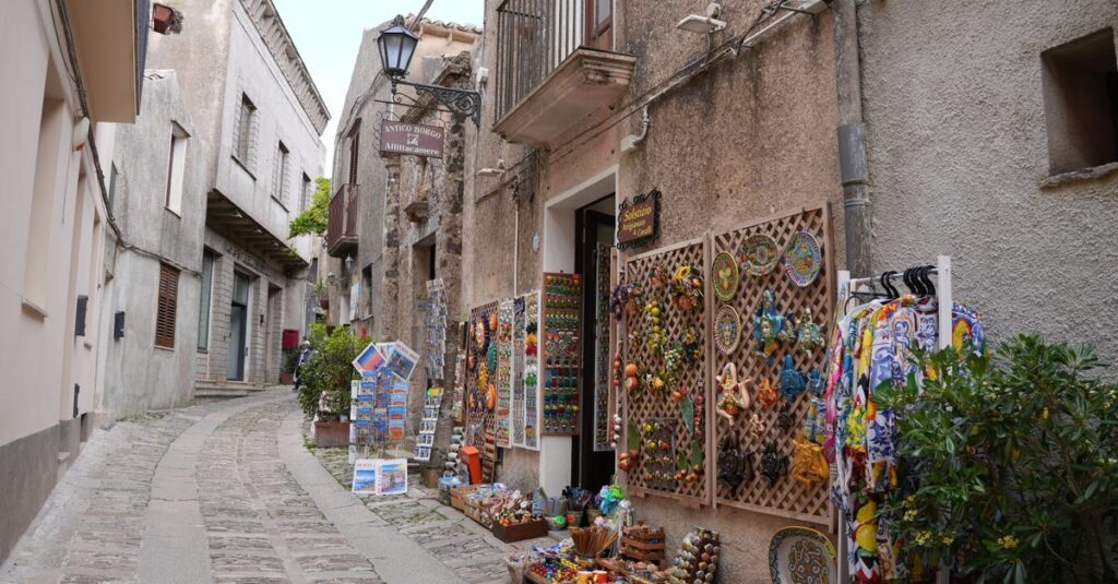 découvrez andalusia souvenirs : des souvenirs authentiques et uniques pour revivre la magie de l'andalousie chez vous.
