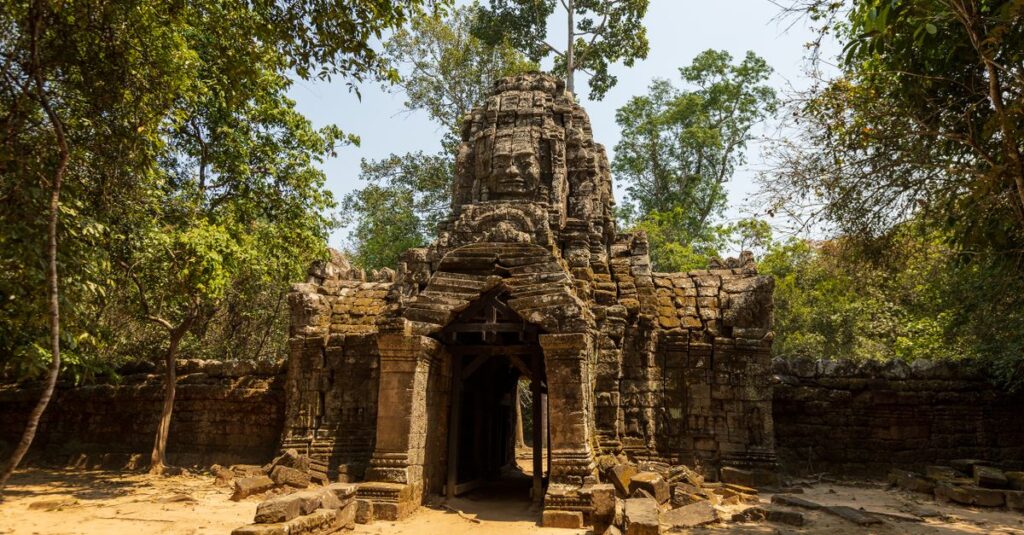 découvrez le guide complet pour voyager au cambodge : conseils pratiques, sites incontournables, culture locale et astuces pour un séjour inoubliable.