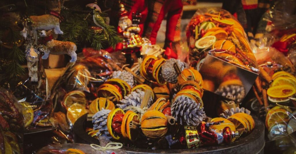 découvrez les souvenirs authentiques du marché de noël de colmar, entre artisanat traditionnel, décorations festives et délices locaux pour des cadeaux uniques.