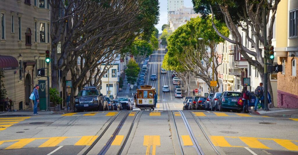 découvrez une sélection unique de souvenirs emblématiques de san francisco, parfaits pour revivre vos moments inoubliables dans cette ville emblématique.