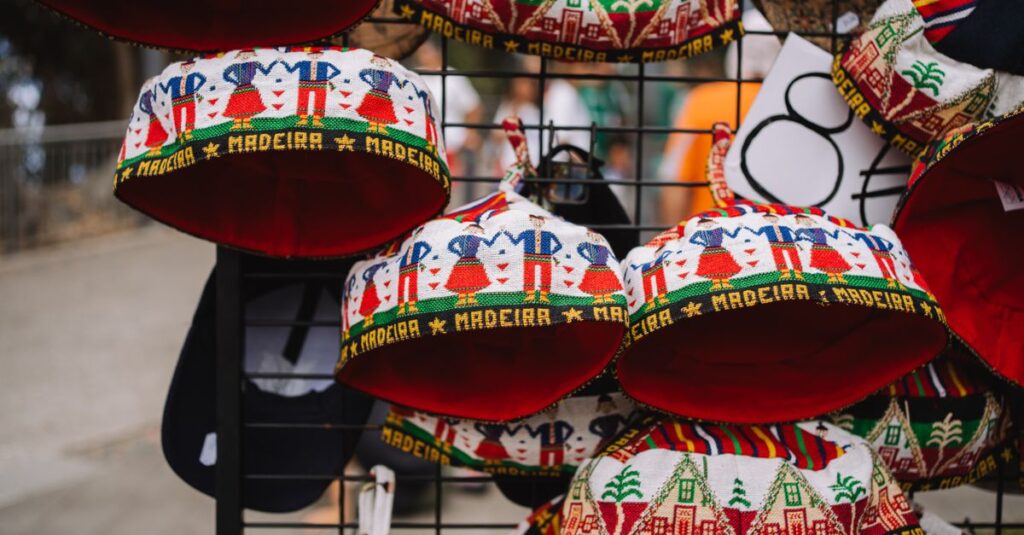 découvrez les souvenirs du cameroun : artisanat local, objets traditionnels et créations colorées pour garder un précieux souvenir de votre voyage.